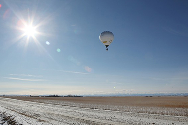 Highest small hot-air-balloon flight (female）